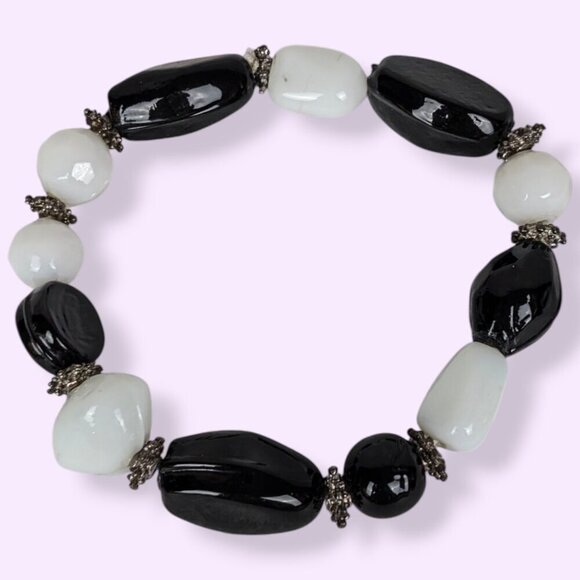 (2/$20) Vintage B&W Glass Stretch Bracelet - Picture 4 of 5